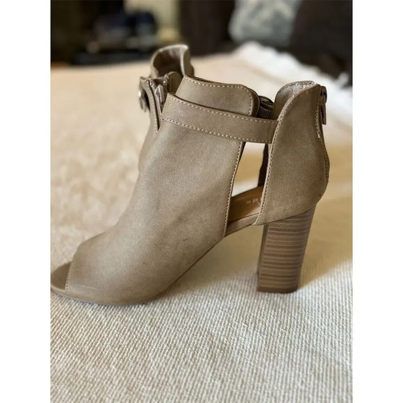 Madden Girl Women's Beige Open Toe Booties High Heel Ankle Strap - Picture 7 of 9